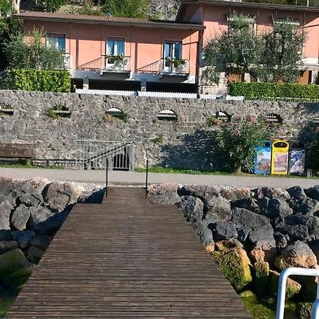 Villa Sul Lago Con Pontile Privato A Brenzone Sul Garda - Unique And Exclusive מראה חיצוני תמונה