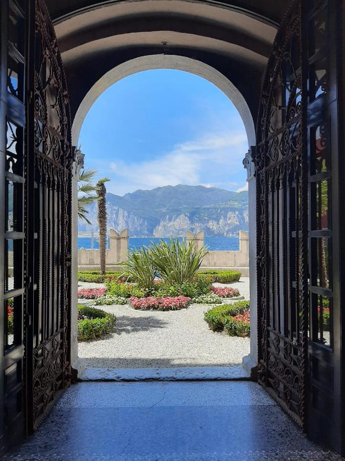 Villa Sul Lago Con Pontile Privato A Brenzone Sul Garda - Unique And Exclusive מראה חיצוני תמונה