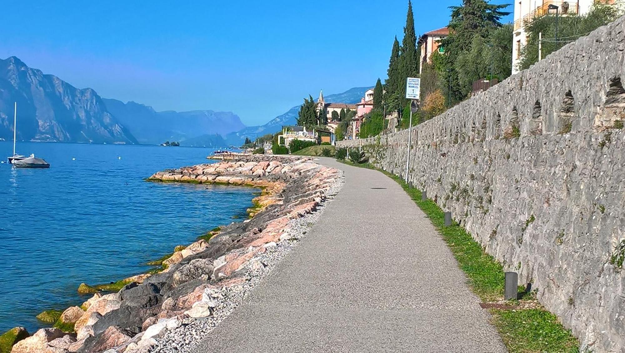 Villa Sul Lago Con Pontile Privato A Brenzone Sul Garda - Unique And Exclusive מראה חיצוני תמונה