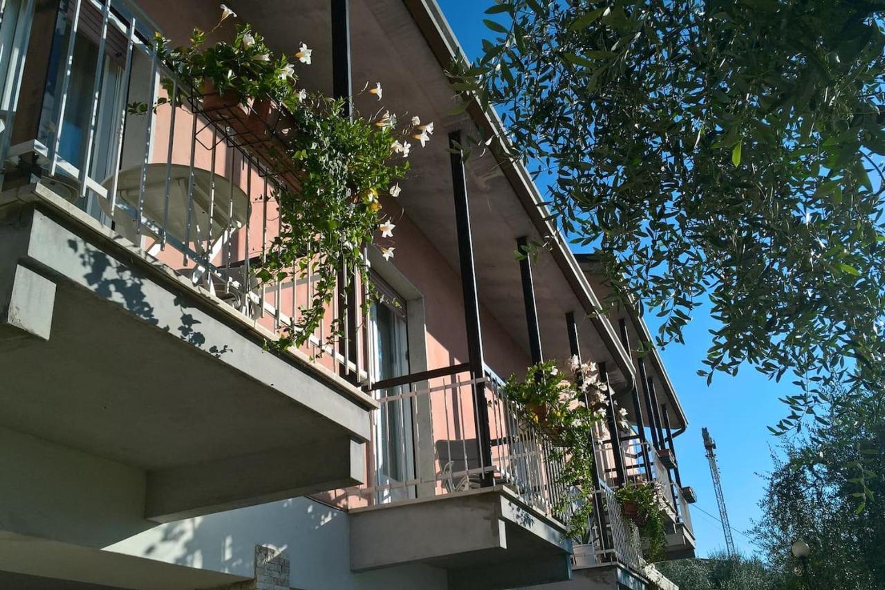 Villa Sul Lago Con Pontile Privato A Brenzone Sul Garda - Unique And Exclusive מראה חיצוני תמונה