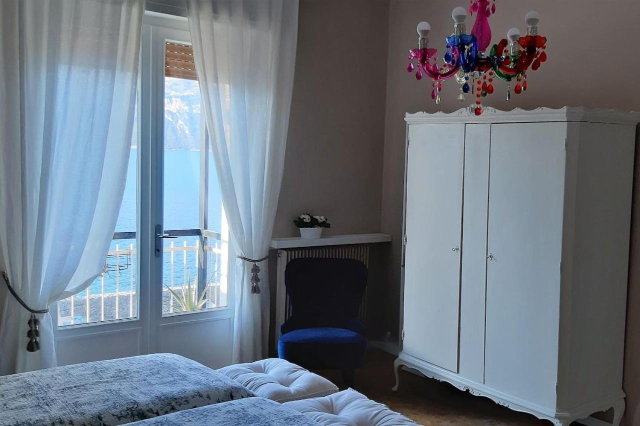 Villa Sul Lago Con Pontile Privato A Brenzone Sul Garda - Unique And Exclusive מראה חיצוני תמונה