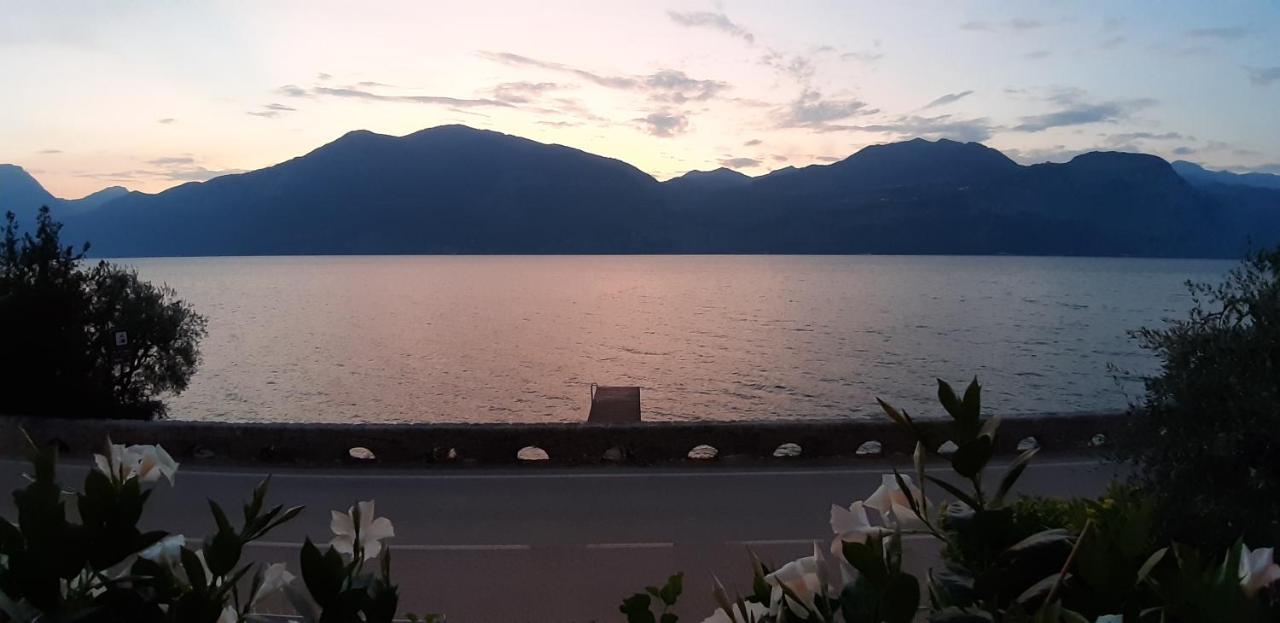 Villa Sul Lago Con Pontile Privato A Brenzone Sul Garda - Unique And Exclusive מראה חיצוני תמונה